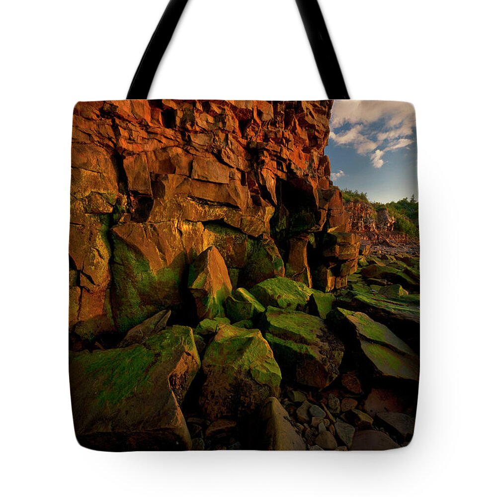Raven Head Wilderness Tote Bag featuring the photograph Fractured Coastal Sunset by Irwin Barrett