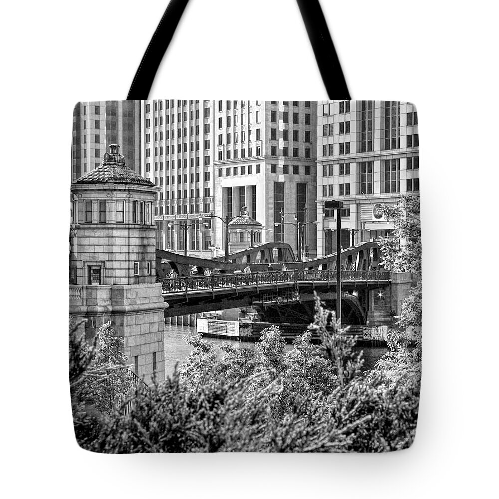 Chicago Tote Bag featuring the photograph Franklin Street Bridge Black and White by Christopher Arndt