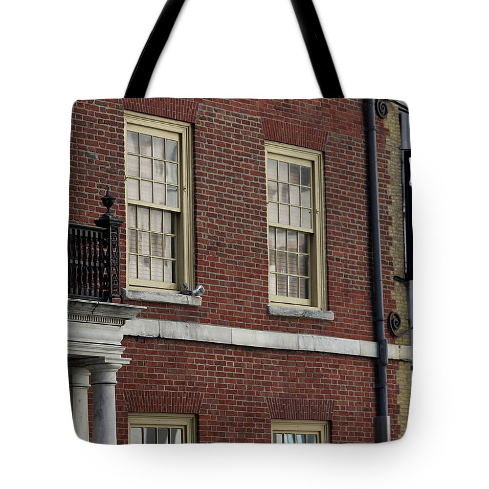 Fraunces Tavern Tote Bag featuring the photograph Fraunces Tavern by Mark Alesse
