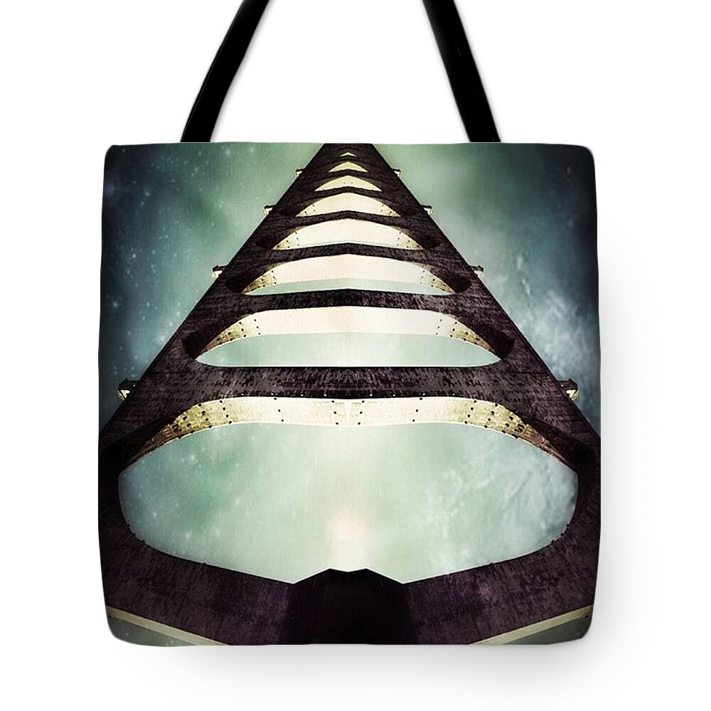Freewaters Tote Bag featuring the photograph Free Waters by Jorge Ferreira