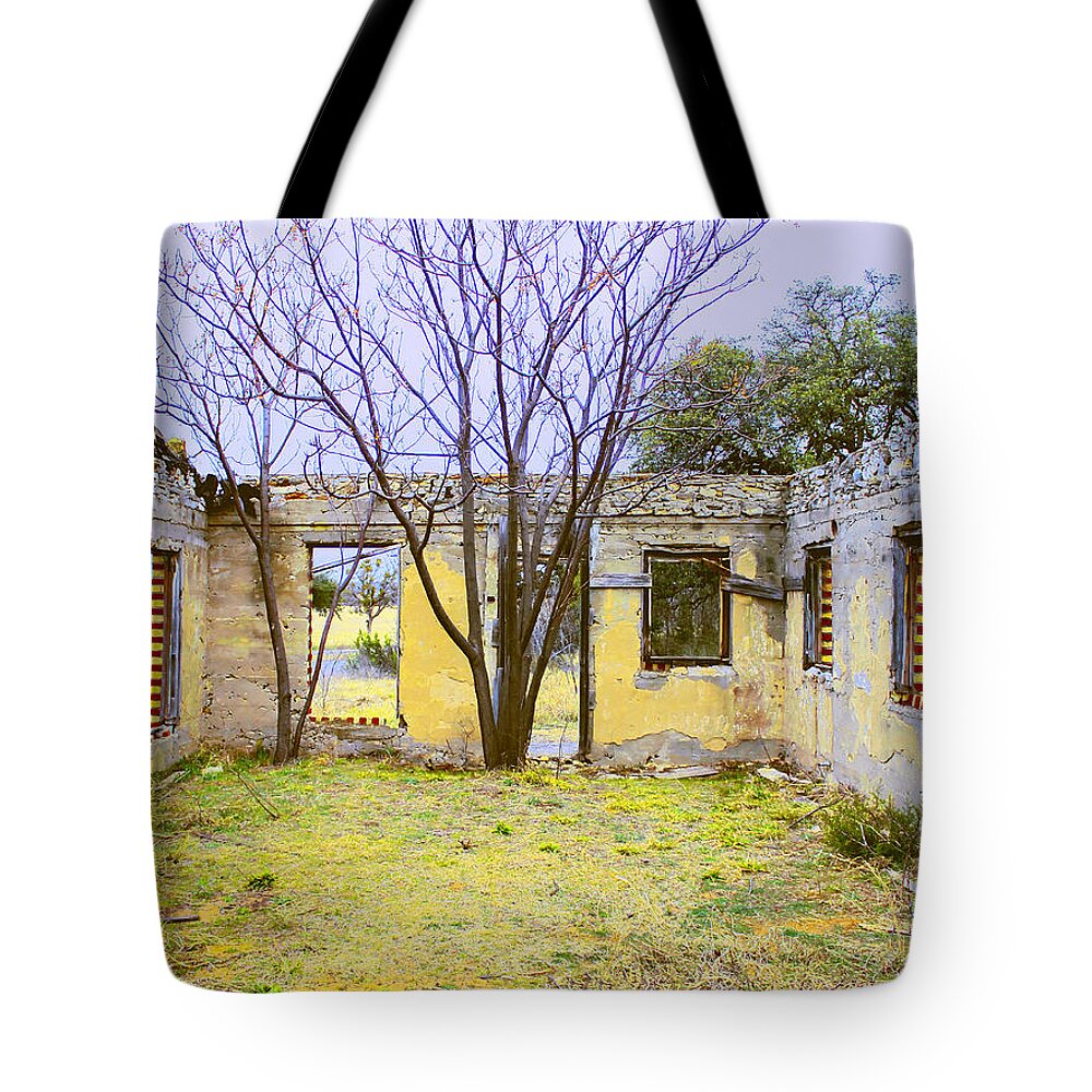 Old Motel Tote Bag featuring the photograph Garden Apartment by Dominic Piperata