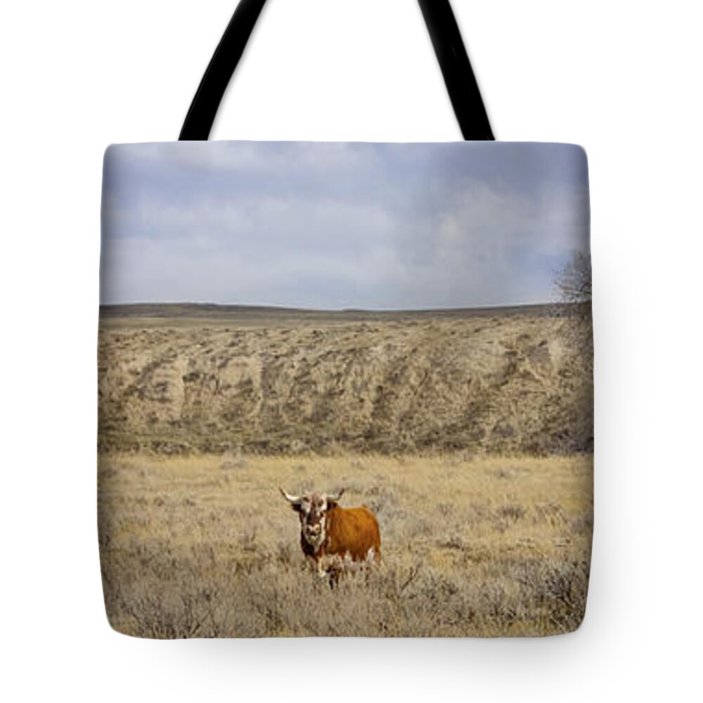 Hereford Tote Bag featuring the photograph Hereford Bull by Amanda Smith