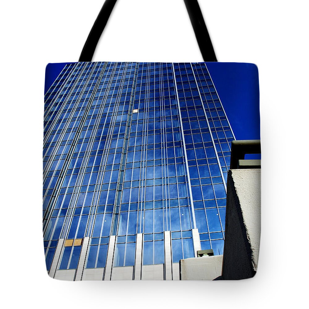 Nashville Tote Bag featuring the photograph High up to the sky by Susanne Van Hulst