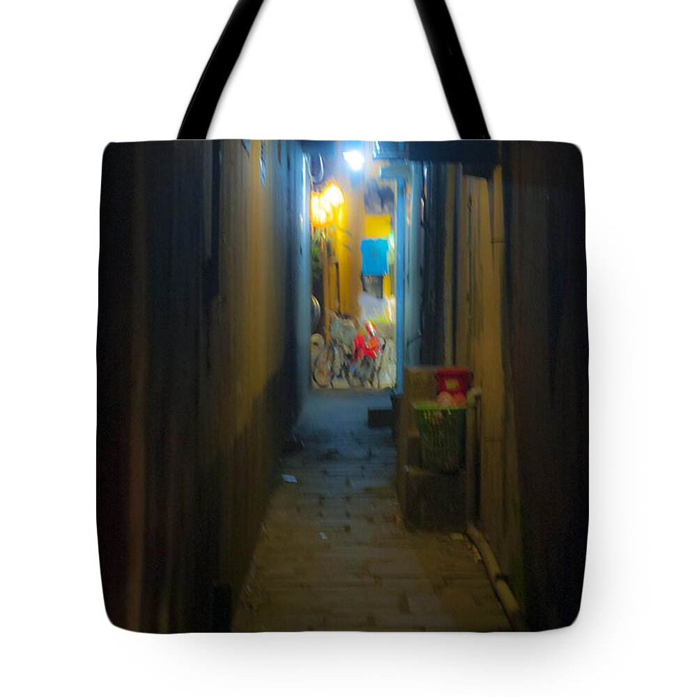 Hoi An Alleyway Tote Bag featuring the photograph Hoi An Alleyway by Rob Hemphill