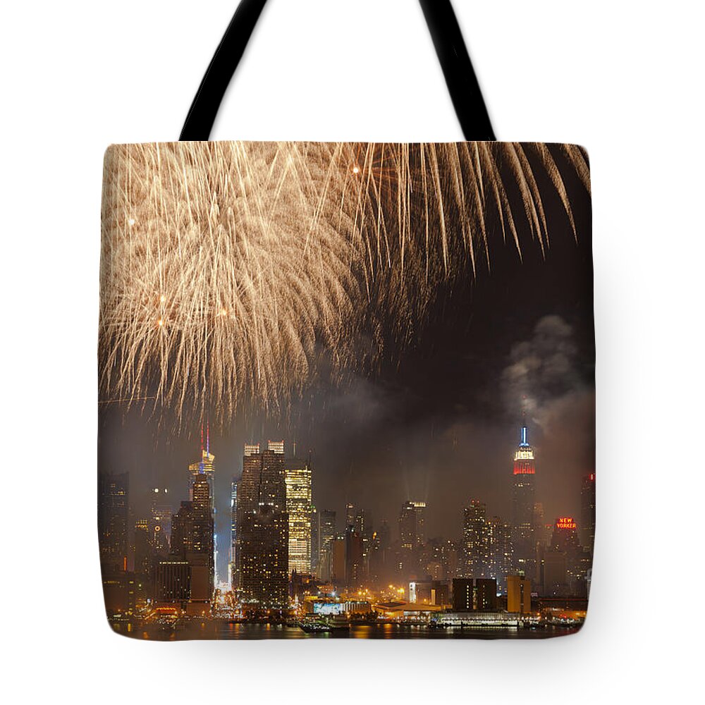 Clarence Holmes Tote Bag featuring the photograph Hudson River Fireworks VI by Clarence Holmes