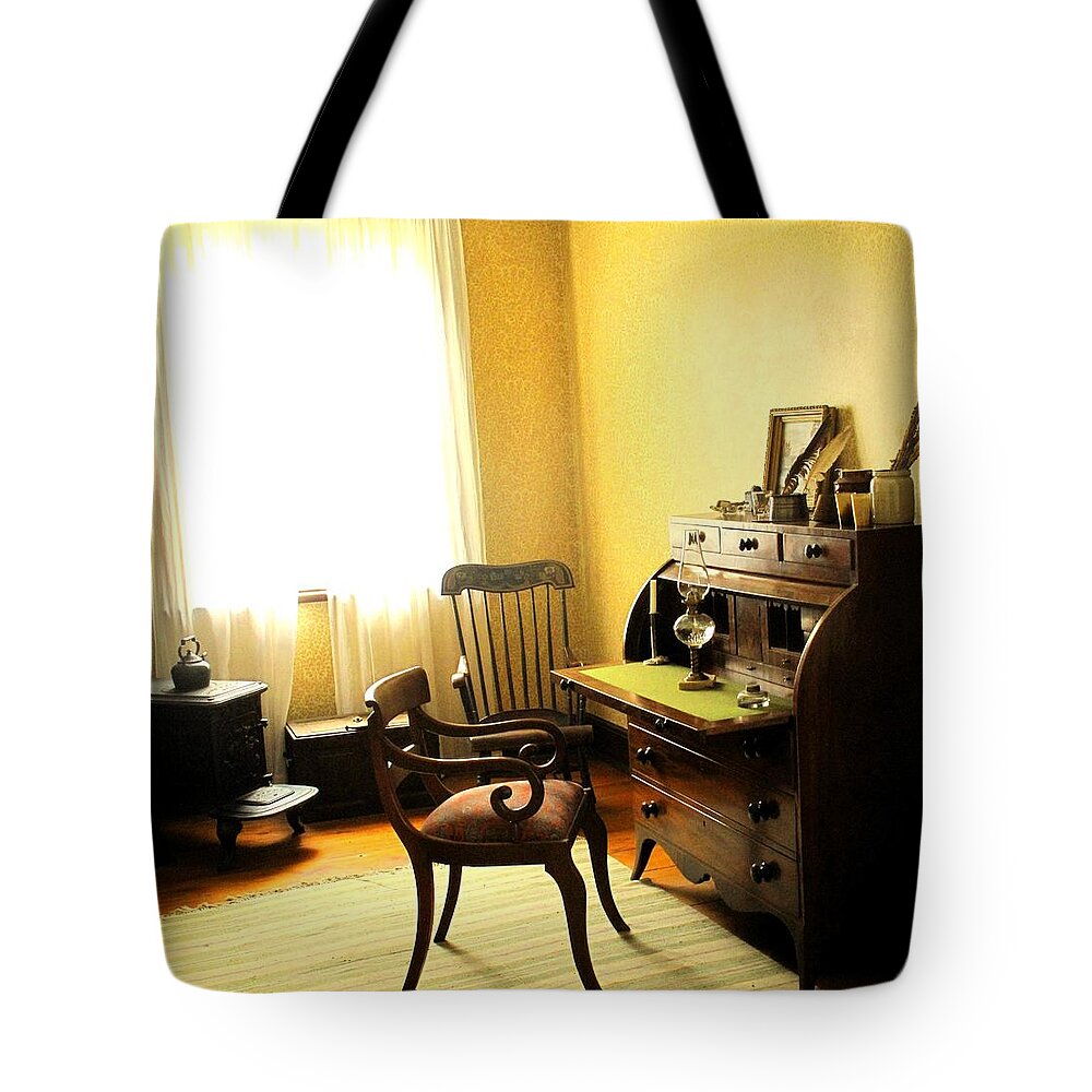 Antique Tote Bag featuring the photograph I Will Be Right Back by Ian MacDonald