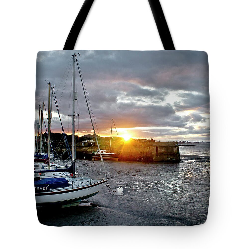 Sunset Tote Bag featuring the photograph In the rays of the setting sun. by Elena Perelman