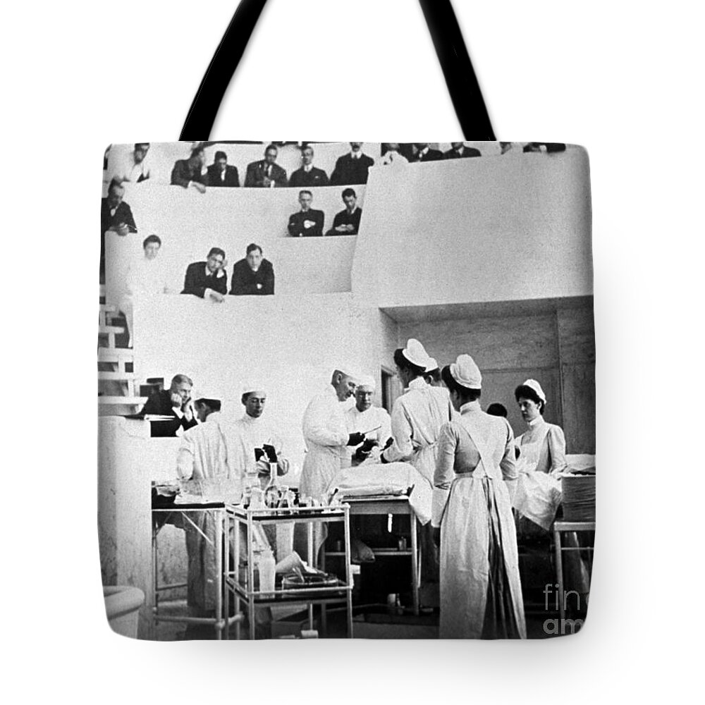 Medical Tote Bag featuring the photograph John Hopkins Operating Theater, 19031904 by Science Source