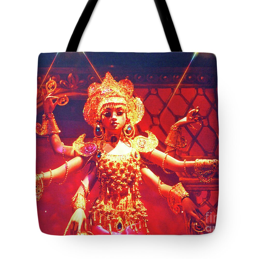 London Tote Bag featuring the photograph Kali by Elizabeth Hoskinson