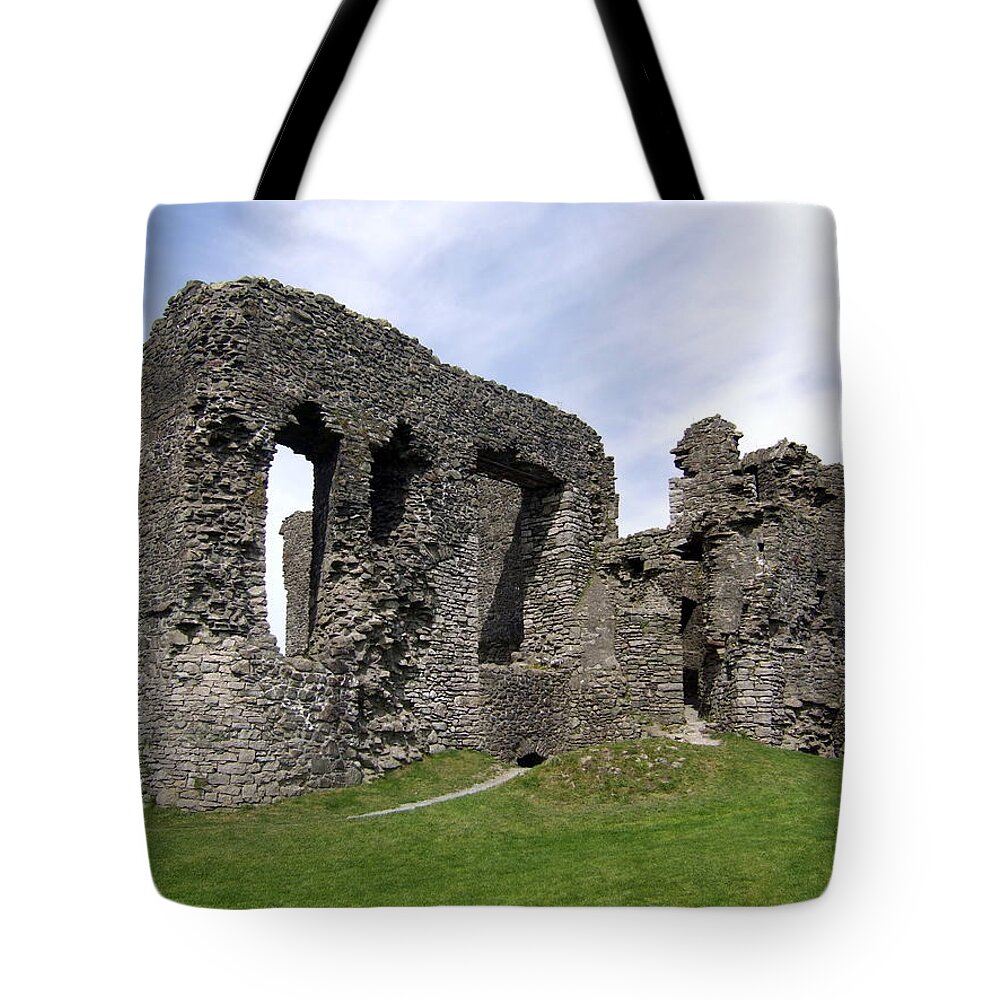 Kendal Tote Bag featuring the photograph Kendal Castle by Lukasz Ryszka