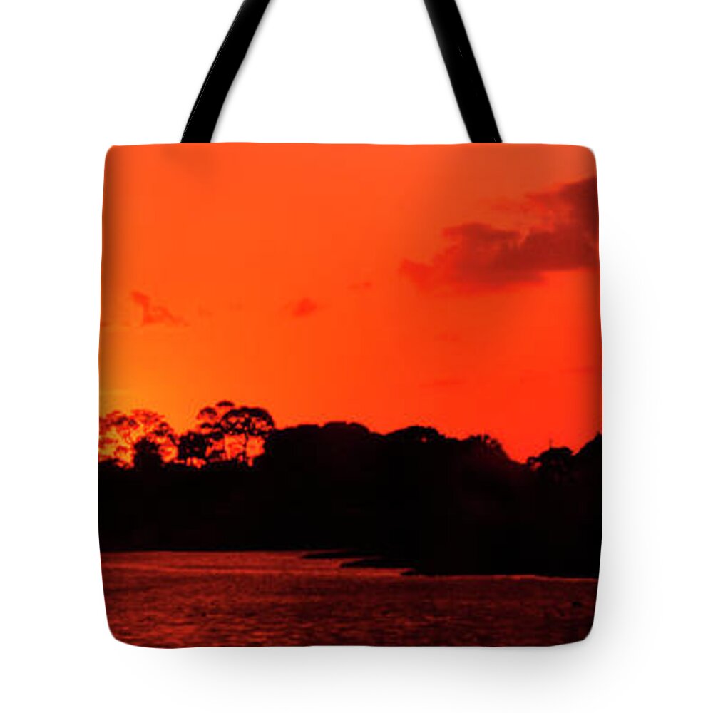 Sunset Tote Bag featuring the photograph Lake Osborne Sunset by Don Durfee