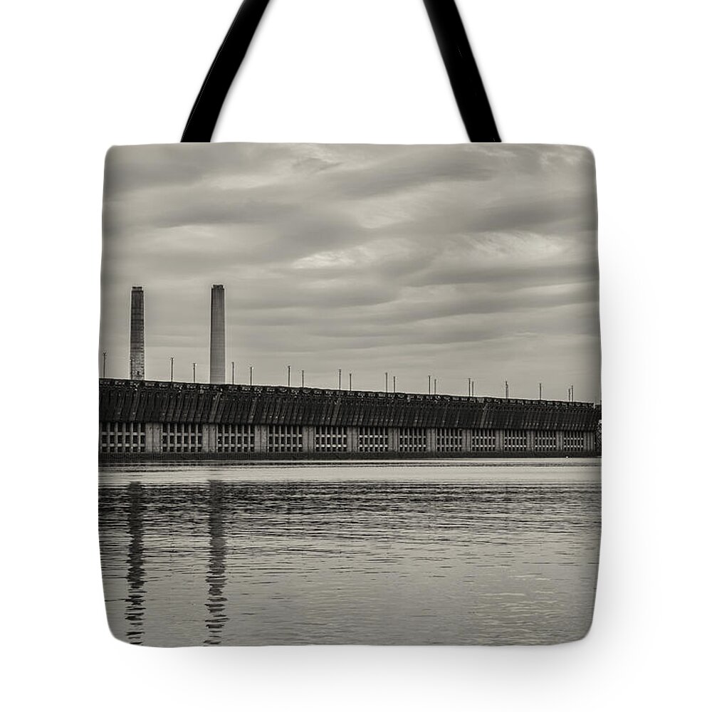 Tote Bag featuring the photograph Lake Superior Oar Dock by Dan Hefle