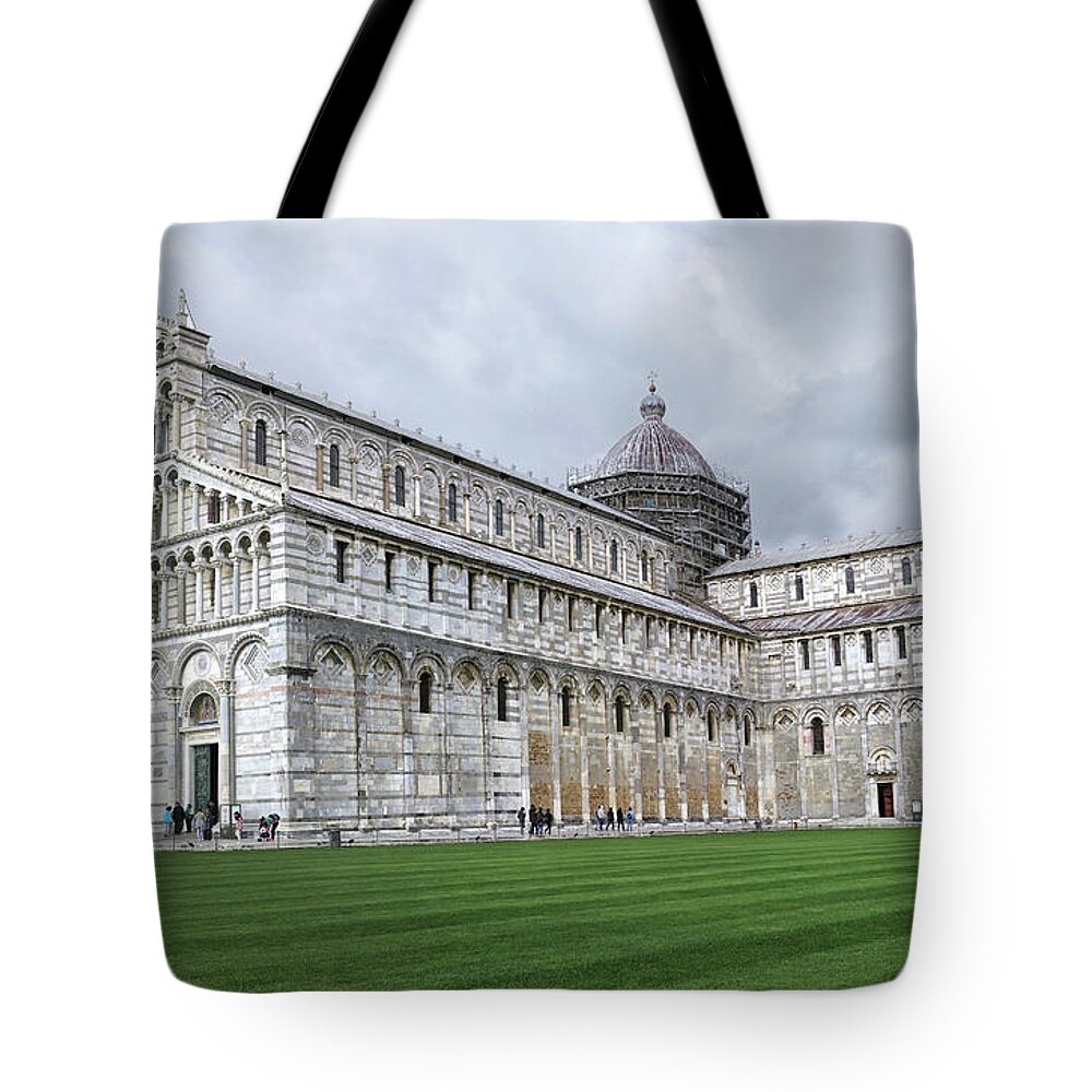 Leaning Tower Of Pisa Tote Bag featuring the photograph Leaning Tower of Pisa by Dave Mills