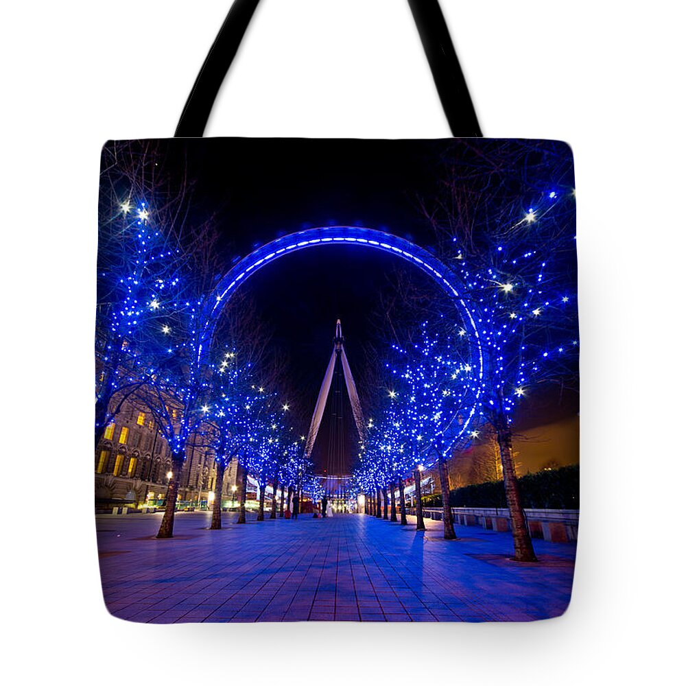 London Eye Tote Bag featuring the photograph London Eye by Norberto Nunes
