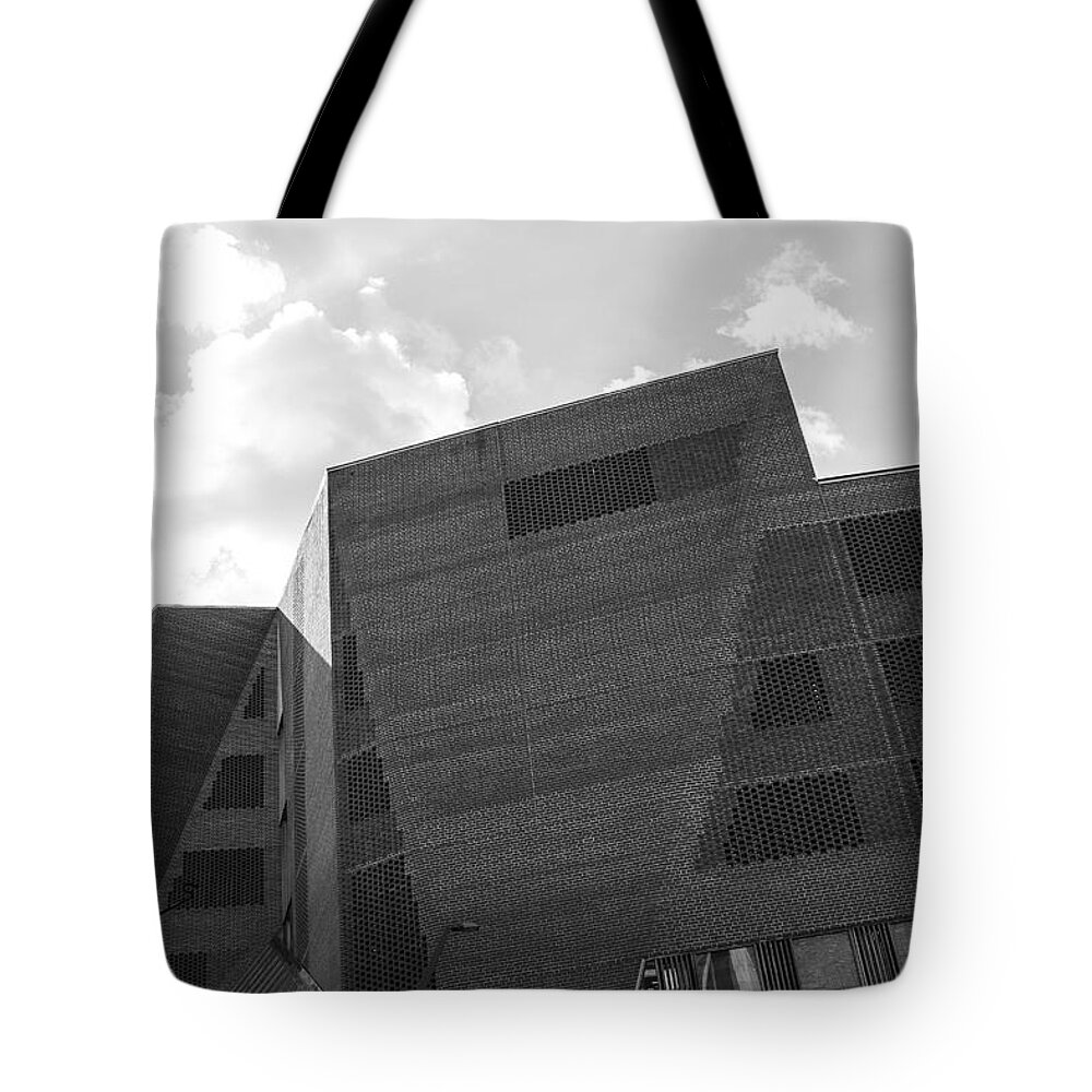 Architecture Tote Bag featuring the photograph LSE by Roger Lighterness