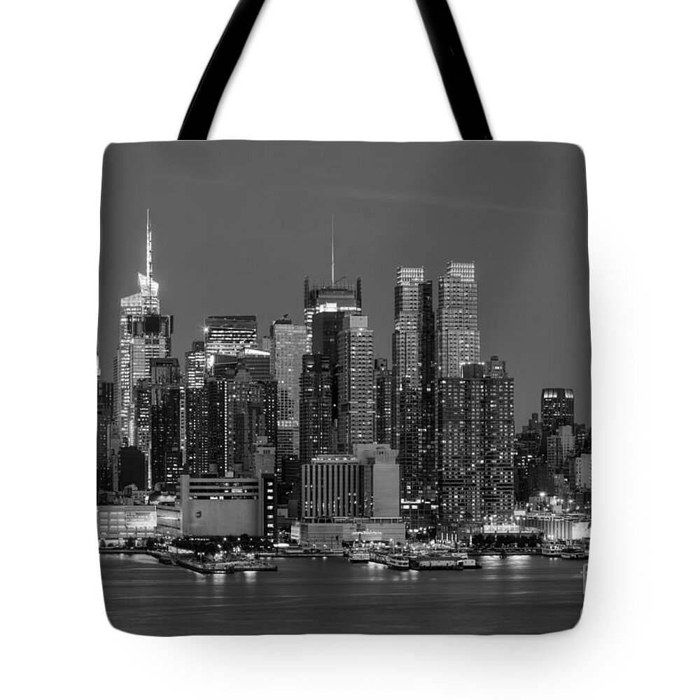 Clarence Holmes Tote Bag featuring the photograph Manhattan Twilight IV by Clarence Holmes