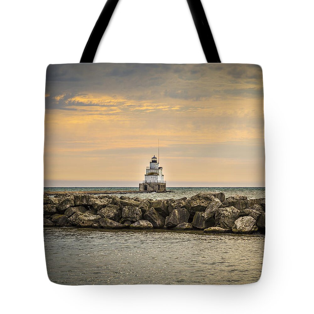 Manitowoc Breakwater Lighthouse Tote Bag featuring the photograph Manitowoc Lighthouse 2015-2 by Thomas Young