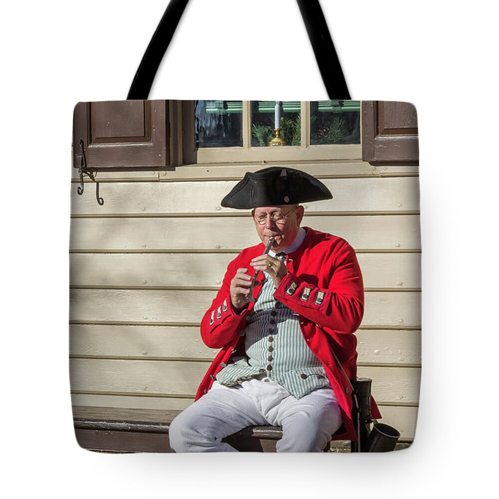 2015 Tote Bag featuring the photograph Chowning's Tavern Entertainer by Teresa Mucha