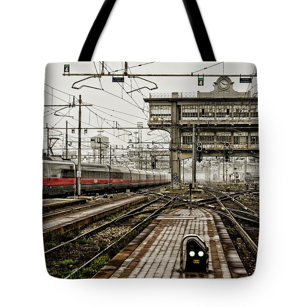 Milano Tote Bag featuring the photograph Milano Centrale. by Pablo Lopez