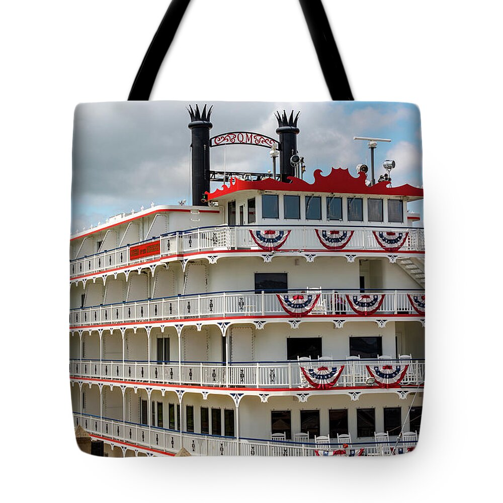 Ohio River Tote Bag featuring the photograph Mississippi Queen by Jack R Perry