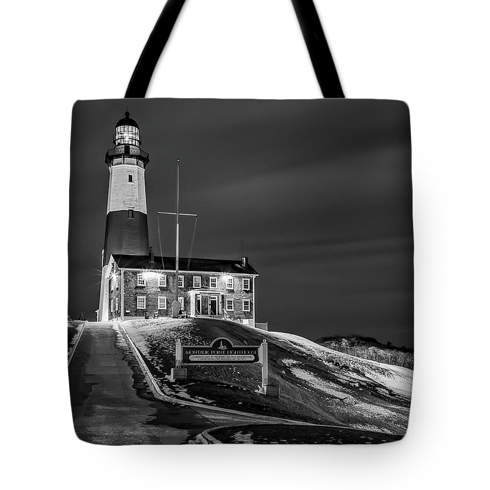 Montauck Point Lighthouse Tote Bag featuring the photograph Montauk Point Lighthouse BW by Susan Candelario