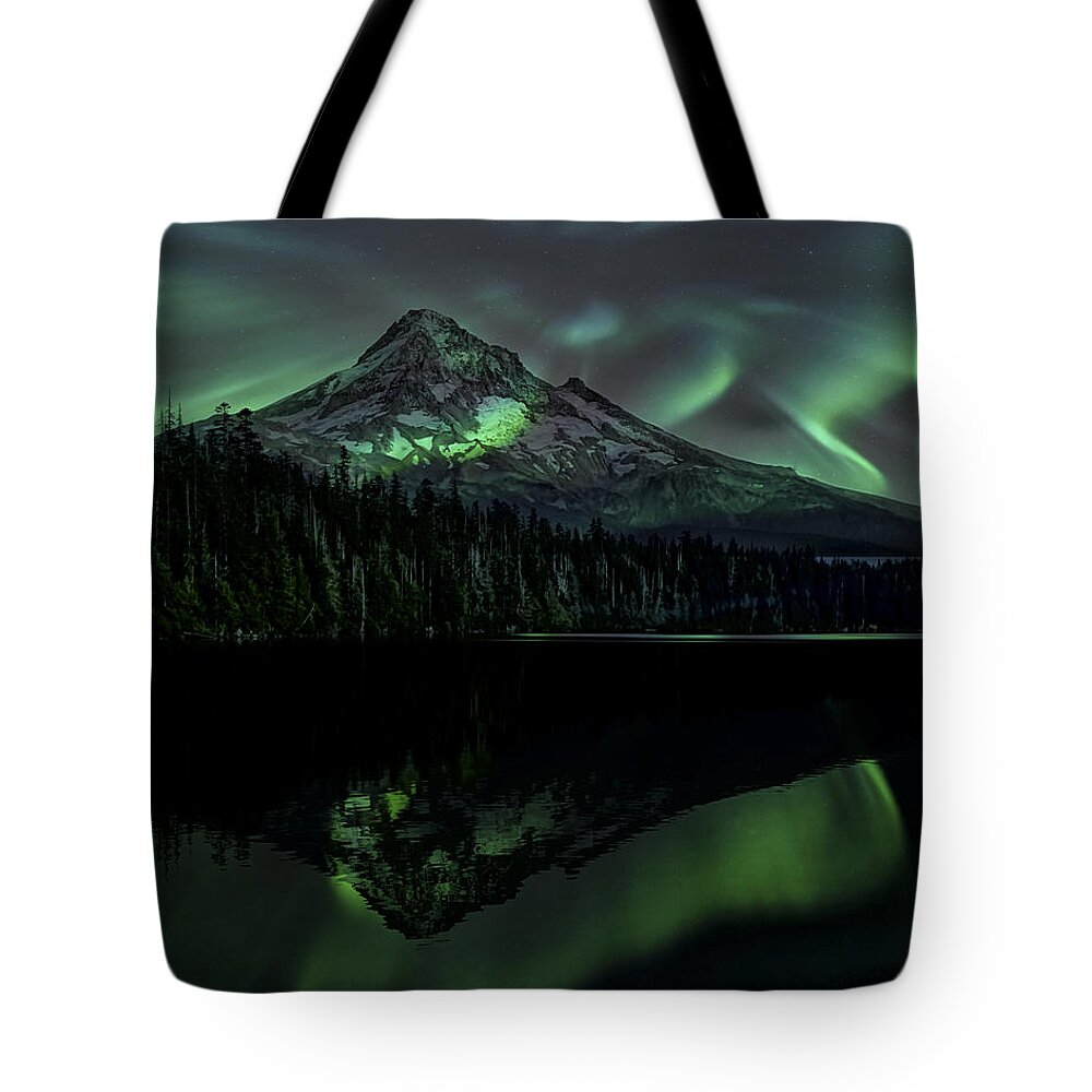 Northern Lights Tote Bag featuring the photograph Mount Hood Aurora Borealis I by Gigi Ebert