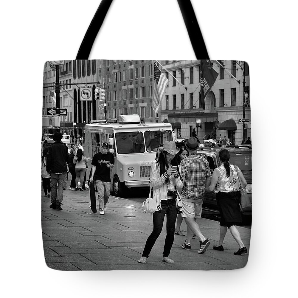 Photograph Tote Bag featuring the photograph New York, New York 19 by Ron Cline