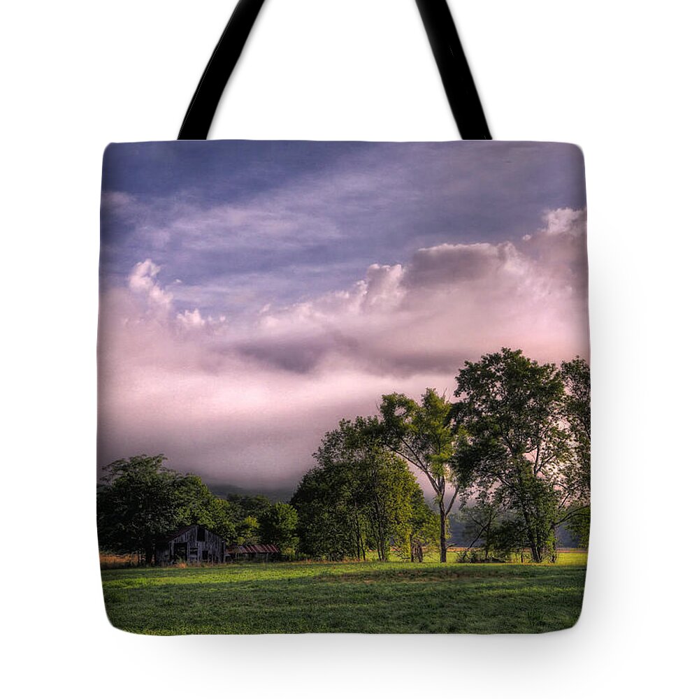 Hdr Tote Bag featuring the photograph Old Barn in Boxley Valley by Michael Dougherty