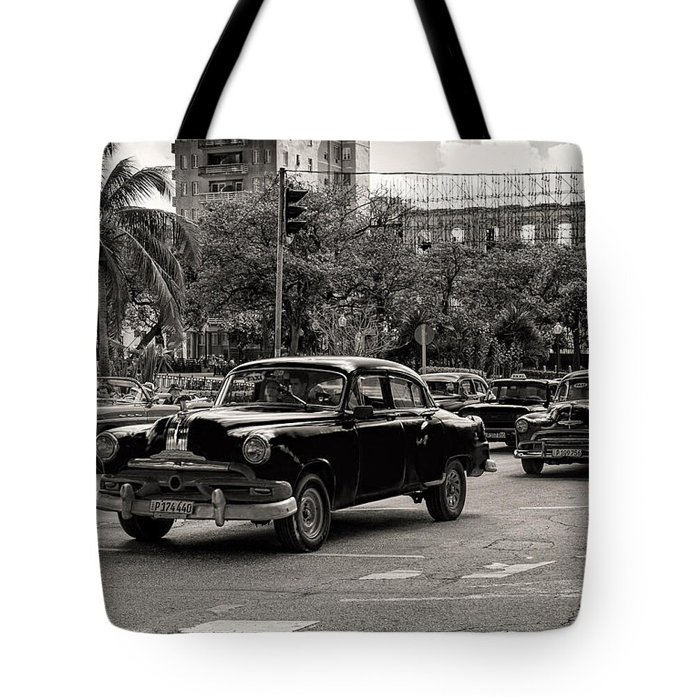Cuba Tote Bag featuring the photograph Old cars in Havana by Les Palenik