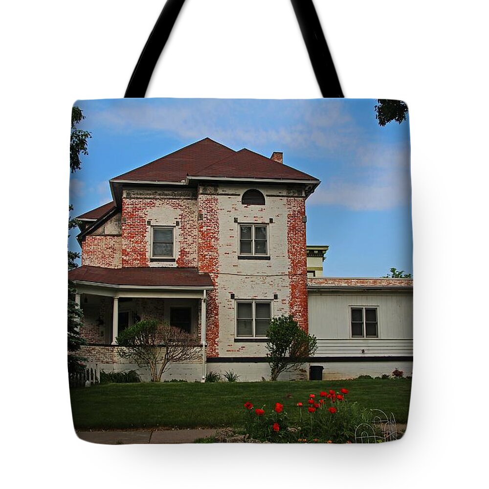 Old West End Tote Bag featuring the photograph Old West End Monroe and Robinwood by Michiale Schneider