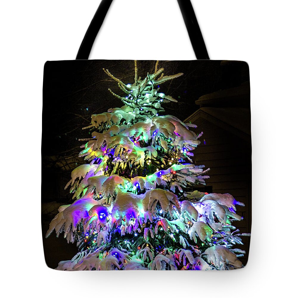 Winter Tote Bag featuring the photograph O'Tannenbaum by Rod Best