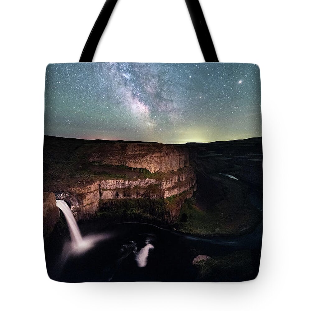 Milky Way Tote Bag featuring the photograph Palouse Falls with Milky Way by Yoshiki Nakamura