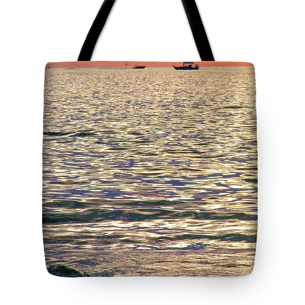 Sea Tote Bag featuring the photograph Parasail by Sam Davis Johnson
