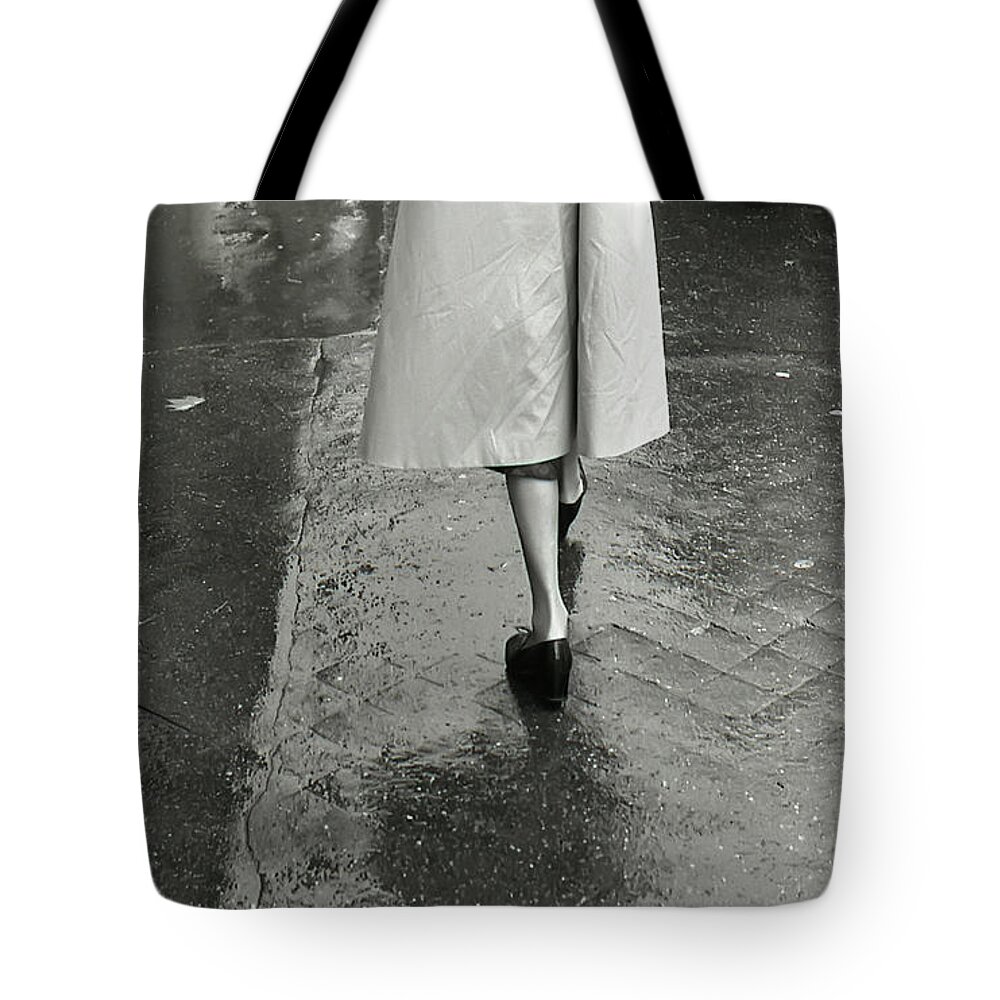 Paris Tote Bag featuring the photograph Paris Woman by KG Thienemann