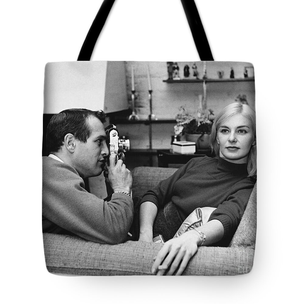Actress Tote Bag featuring the photograph Paul Newman and Joanne Woodward by Louis Goldman