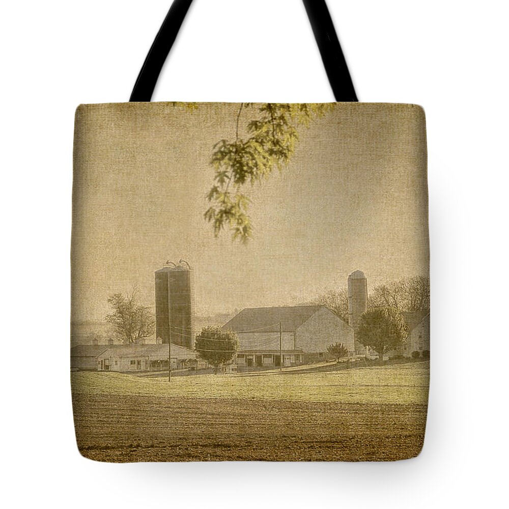 Pennsylvania Farm Tote Bag featuring the photograph Pennsylvania Farmland by Dyle Warren