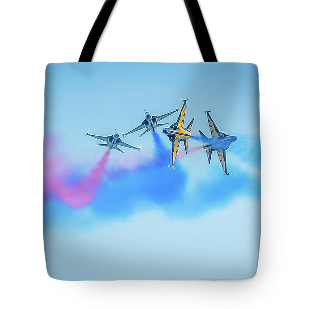 T-50b Tote Bag featuring the photograph Perfect fit by Ray Shiu