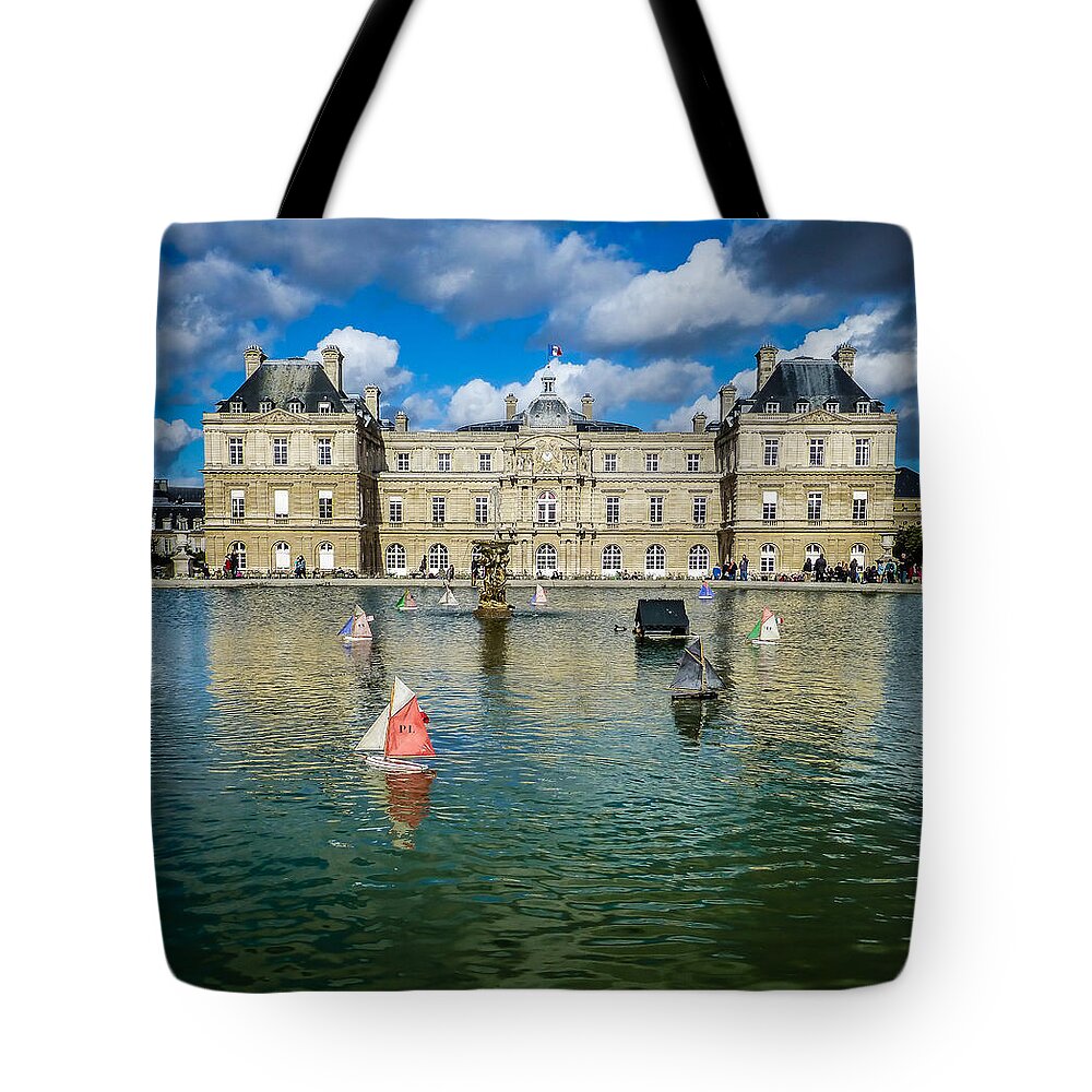 Paris Tote Bag featuring the photograph Petits Bateaux by Pamela Newcomb