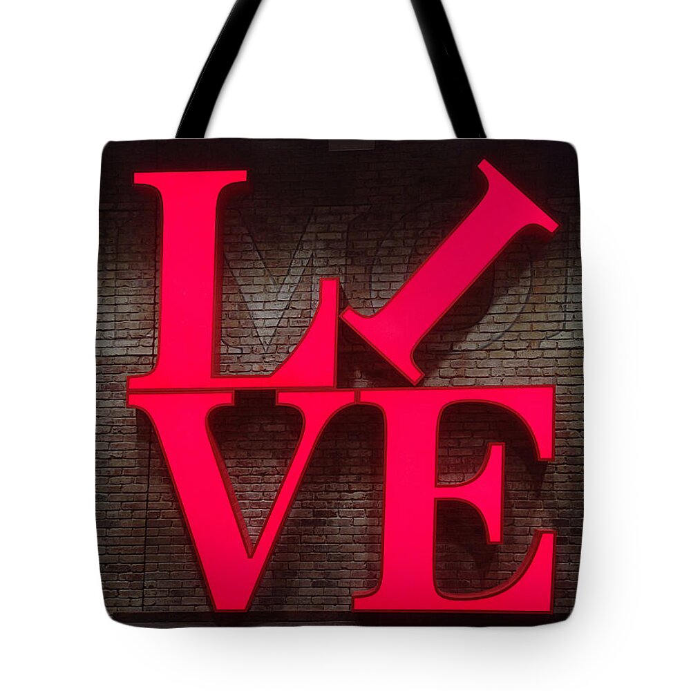 Richard Reeve Tote Bag featuring the photograph Philadelphia Live by Richard Reeve