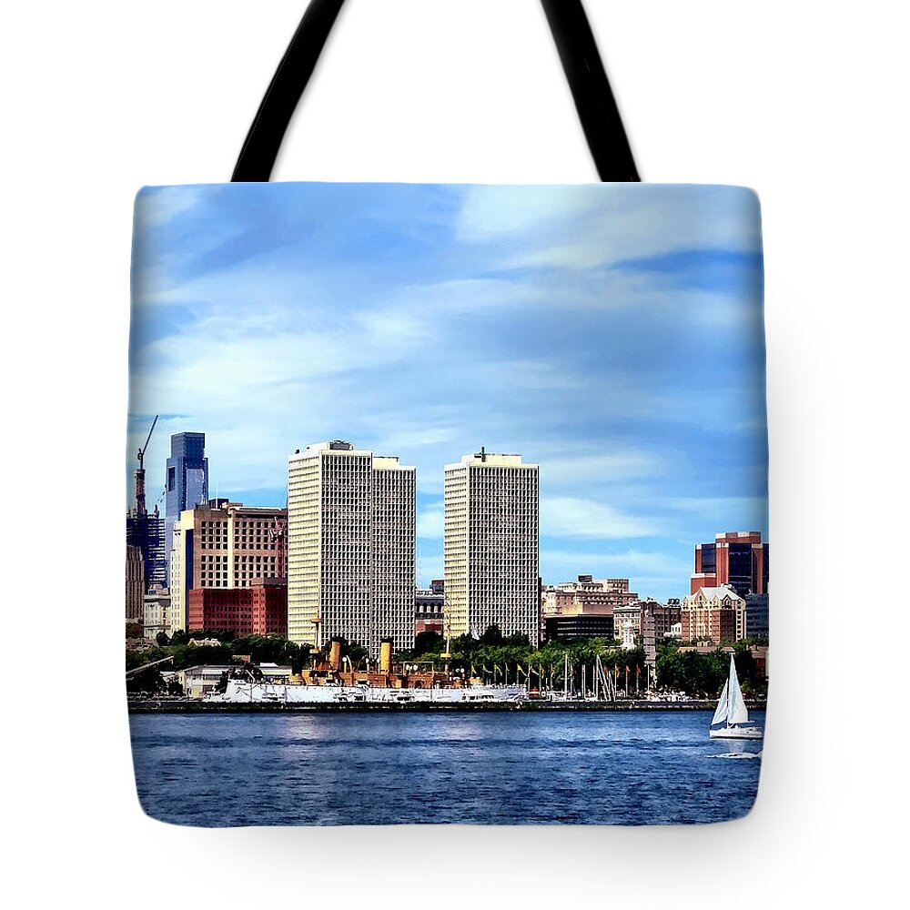 Philadelphia Tote Bag featuring the photograph Philadelphia PA Skyline by Susan Savad