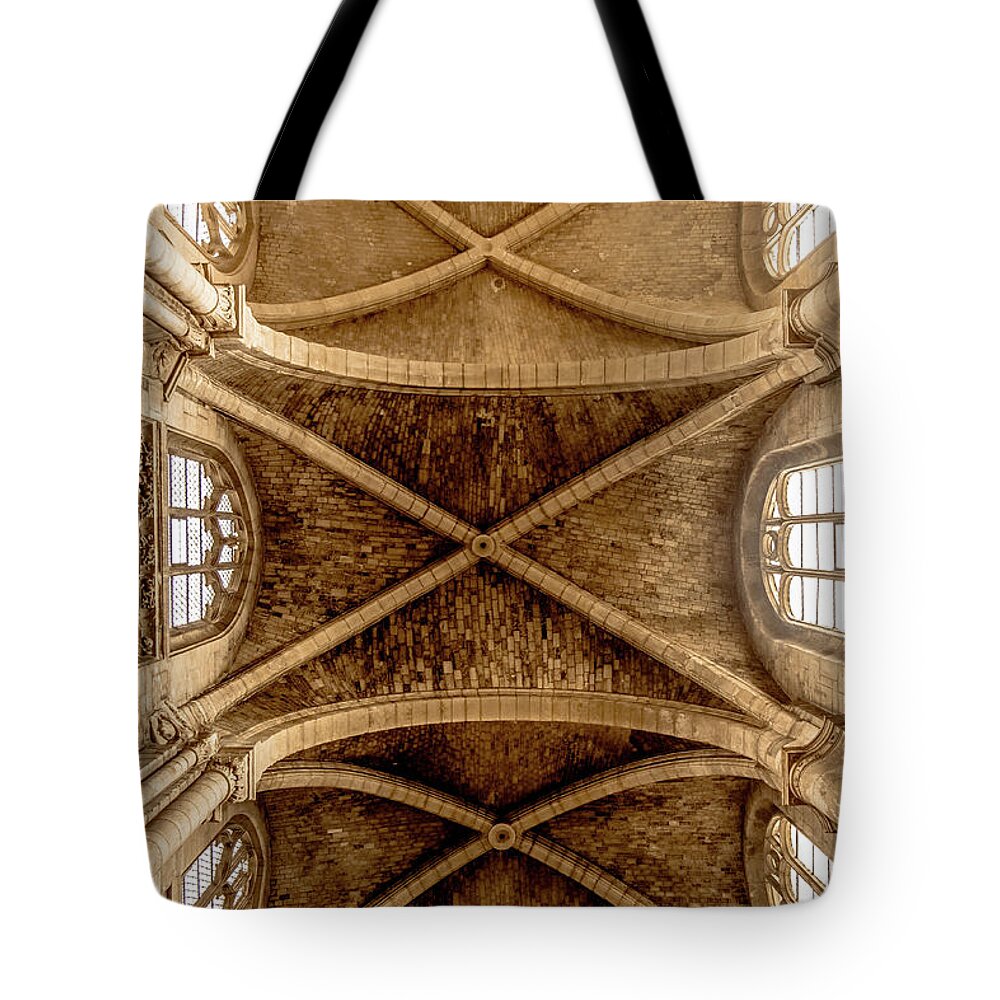 Collégiale Notre-dame De Poissy Tote Bag featuring the photograph Poissy, France - Ceiling, Notre-Dame de Poissy by Mark Forte