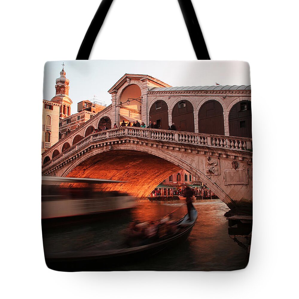 Venice Tote Bag featuring the photograph Rialto bridge by Effezetaphoto Fz
