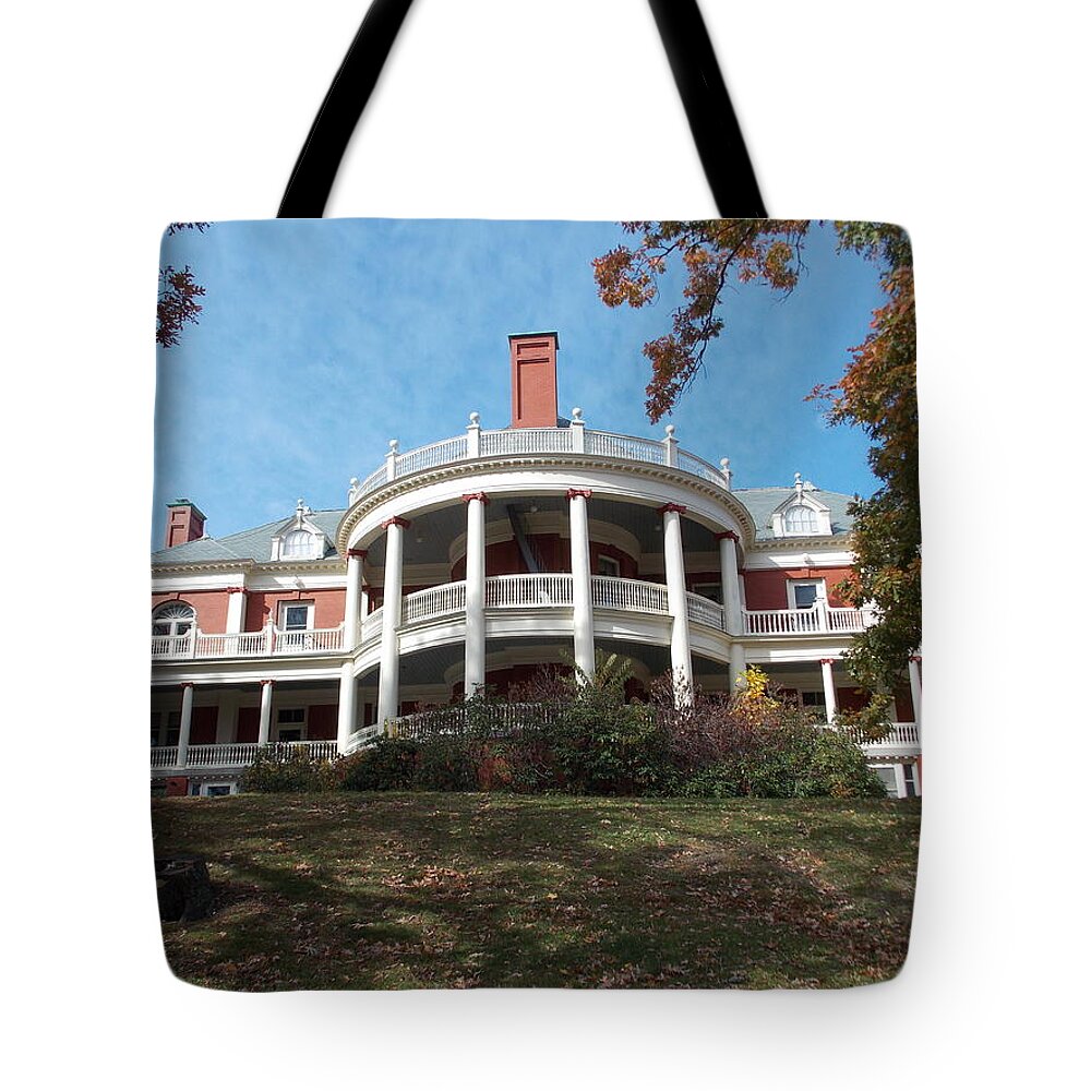 Roger Williams Tote Bag featuring the photograph Roger Williams Park Casino by Catherine Gagne