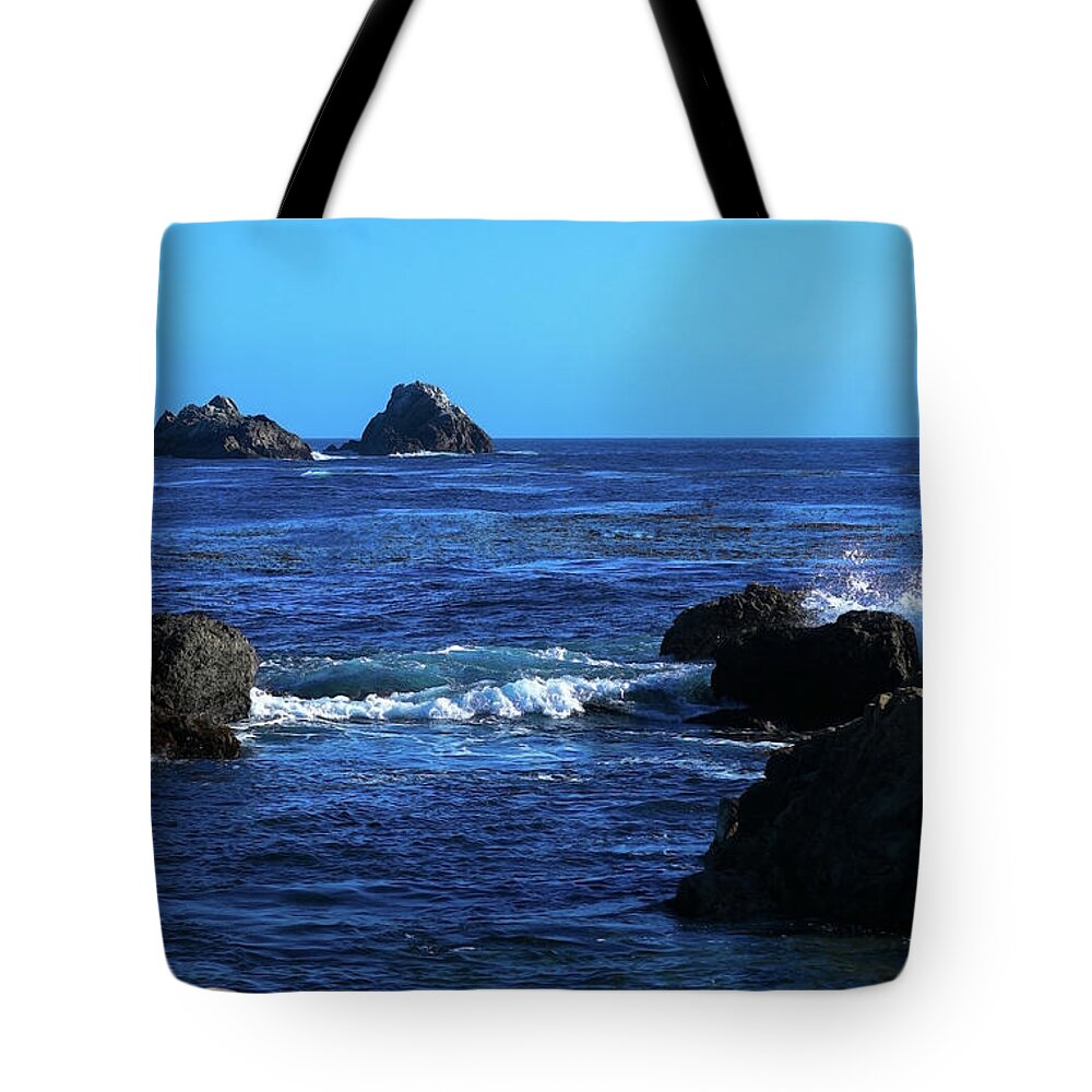 Traveling Tote Bag featuring the photograph Roll Tide Roll by M Three Photos