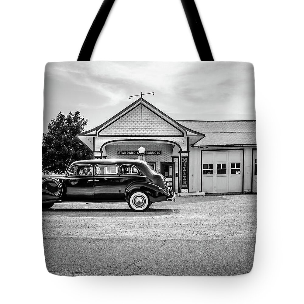  Tote Bag featuring the photograph Route 66 Afternoon BW by Tony HUTSON