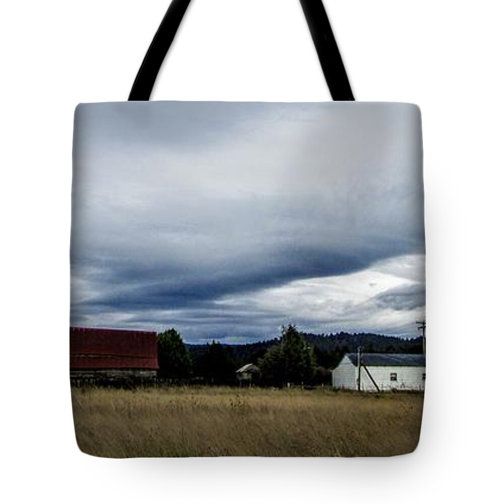 Sky Tote Bag featuring the photograph Rural Dreams by Marilyn Diaz