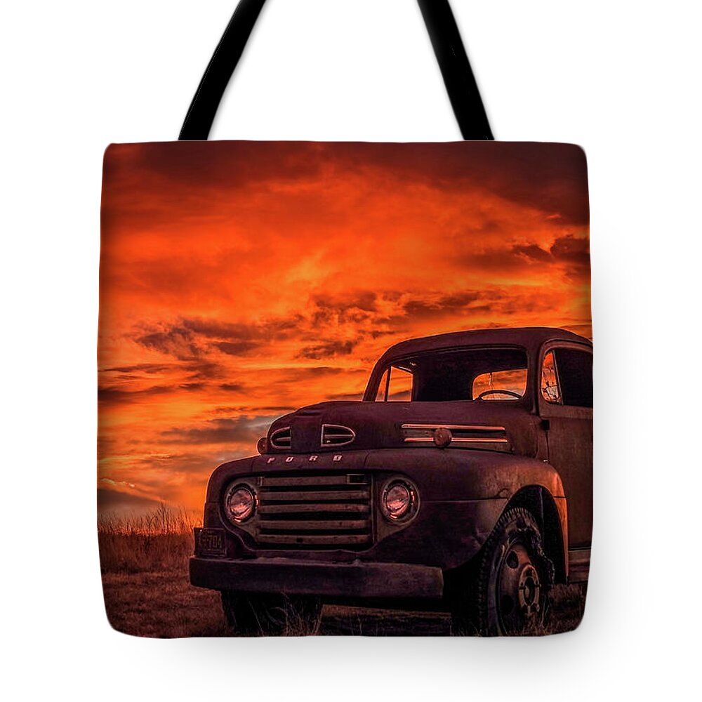 1948 Tote Bag featuring the photograph Rusty Truck Sunset by Dawn Key