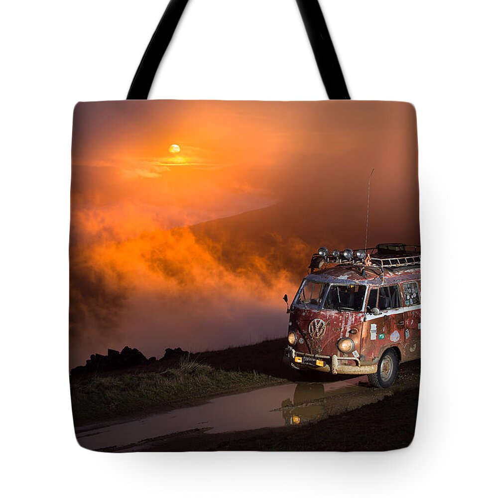 Mount Shasta Tote Bag featuring the photograph Rustybus Above the Sunset by Richard Kimbrough