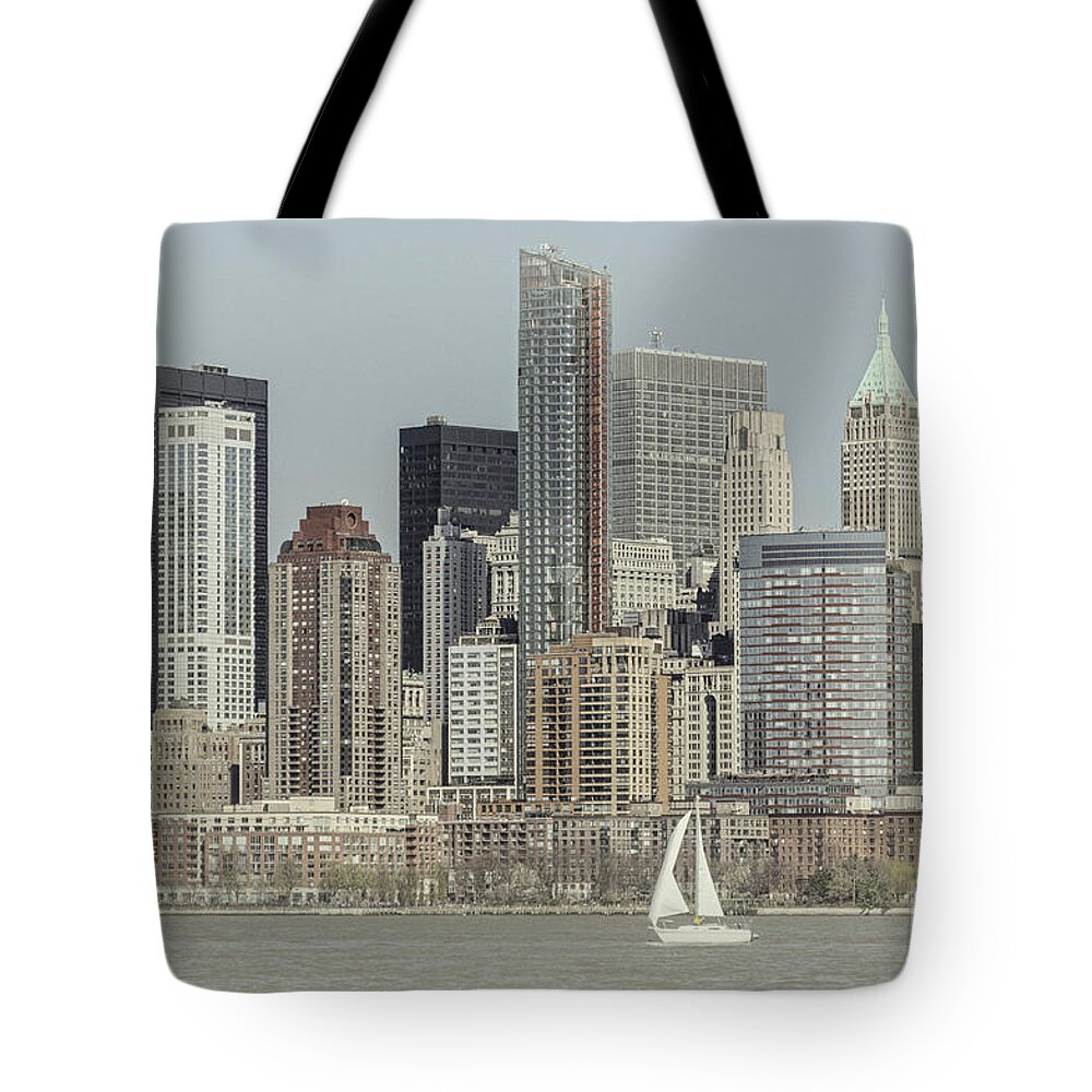 City Tote Bag featuring the photograph Sails on the Hudson by Debra Fedchin