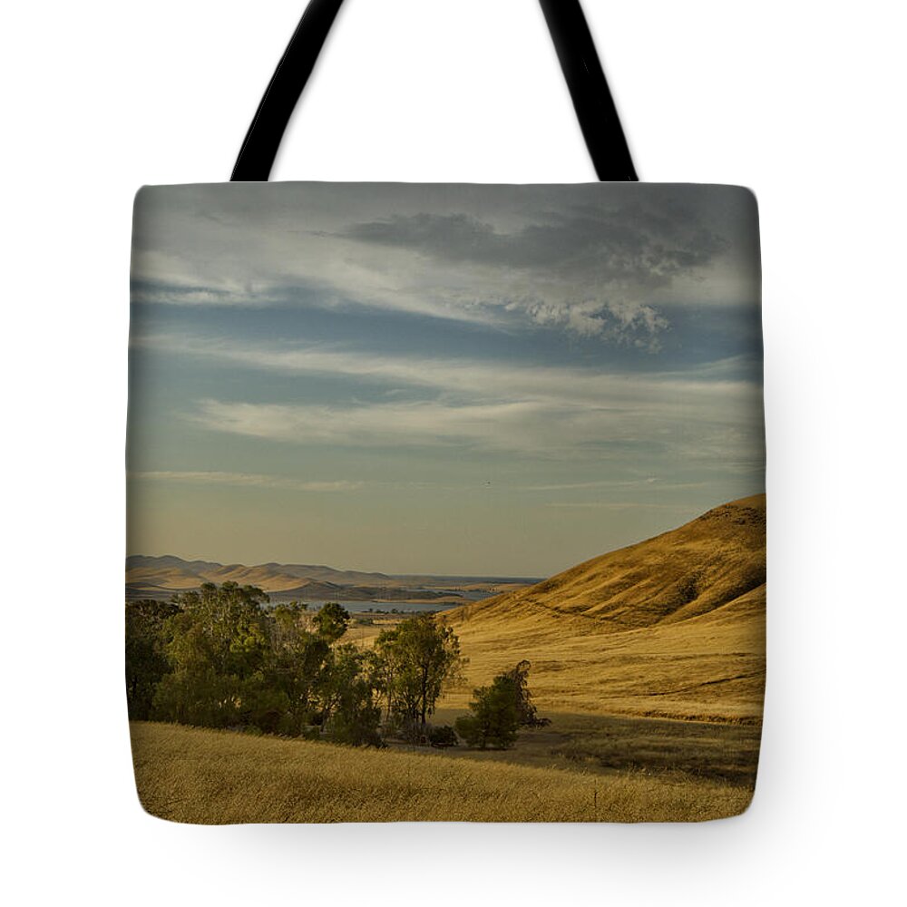 San Luis Reservoir Tote Bag featuring the photograph San Luis Reservoir 9891 by Tom Kelly